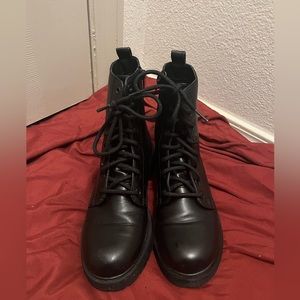 Juniors combat boots. Size 4